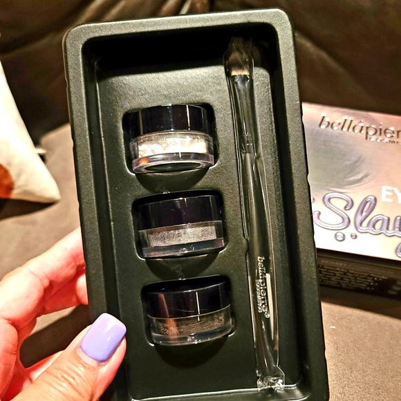 Makeup Lot Eyeshadows, Blush, & Liquid Lipstick - Picture 10 of 11